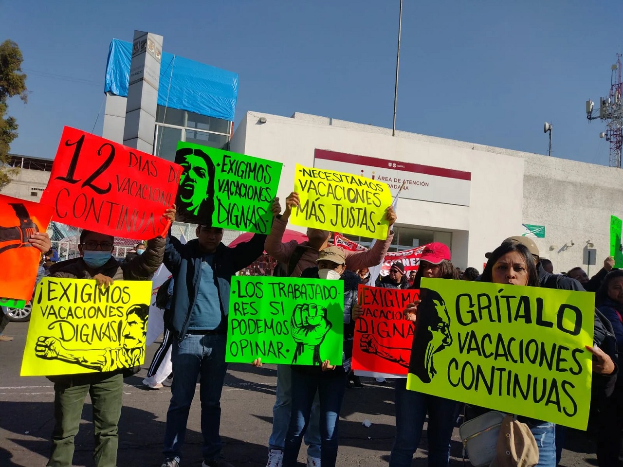 Por: Cortesía Protestan trabajadores afuera de la Cámara de Diputados: ‘Exigimos vacaciones dignas’