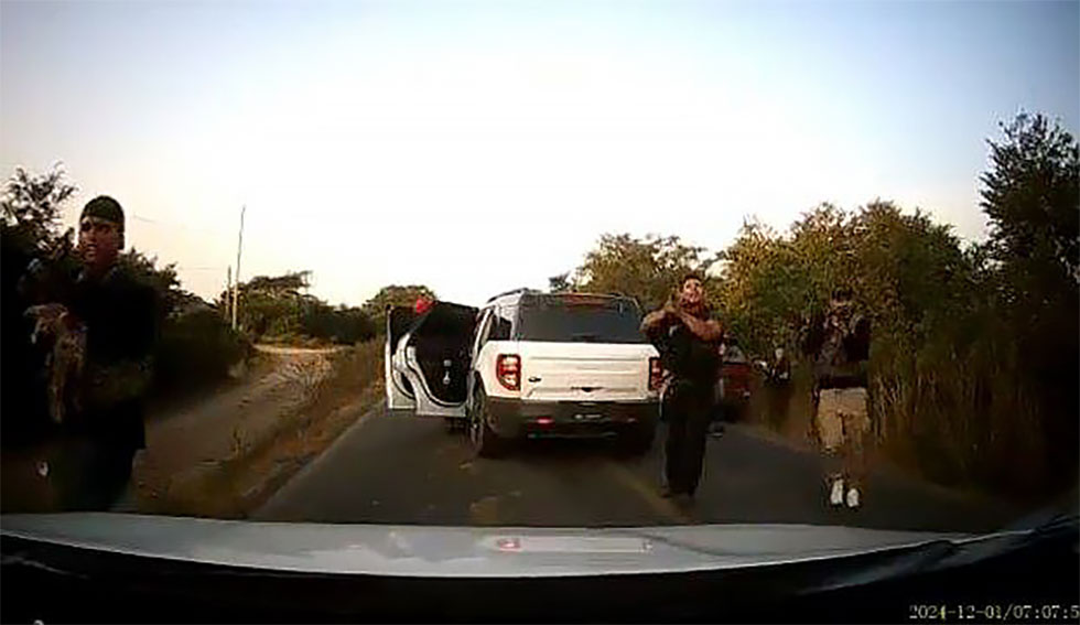 Por: Cortesía Sujetos armados apuntan contra automovilistas cuando circulaban por Guanajuato: “¡Somos maestros, no disparen!”