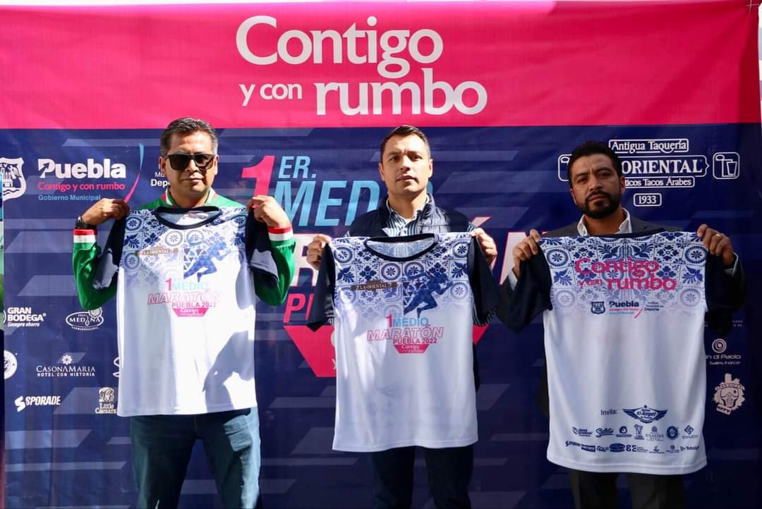 Por: Cortesía Presentan playera y medalla para el Medio Maratón de Puebla