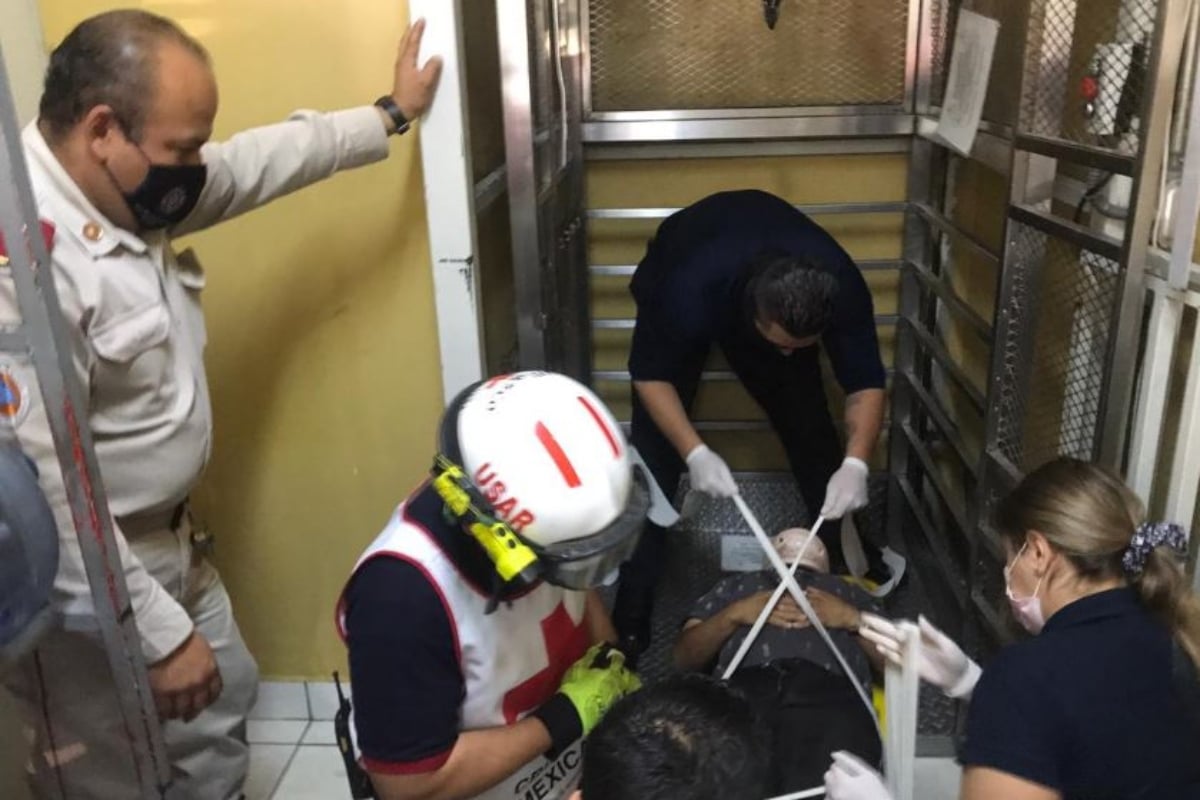 Por: Cortesía Se desploma elevador en un asilo de ancianos y deja a 4 personas heridas en Puebla