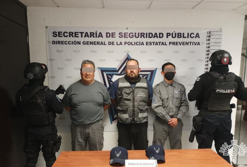 Policía detiene a 3 hombres por presunta usurpación de funciones