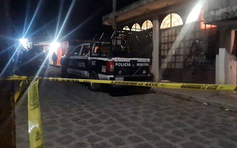 Por: Cortesía Asesinan con 5 disparos a hombre en el centro de Chignautla; la victima atendía una tienda de abarrotes