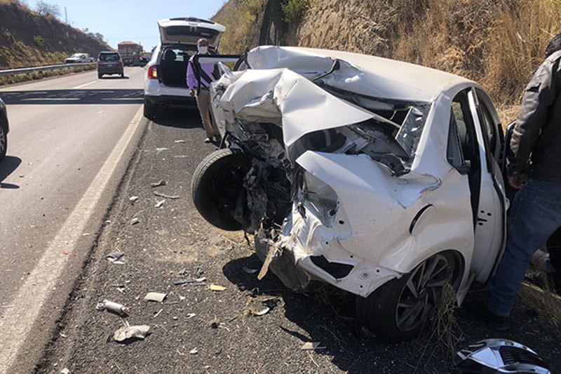 Por: Cortesía Brutal choque deja como saldo una persona lesionada en la autopista Puebla-Atlixco