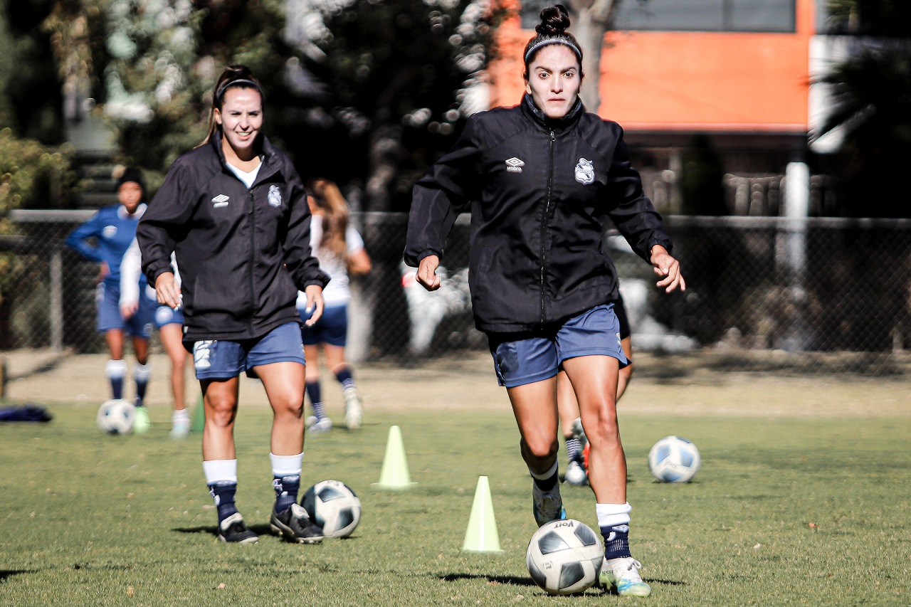 Por: Club Puebla Puebla Femenil no se intimida de Rayadas