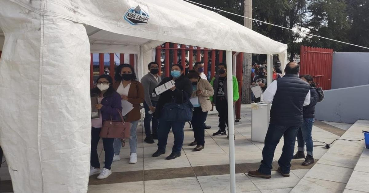 Por: Cortesía Acusan que personas se infiltran en jornada de vacunación de docentes