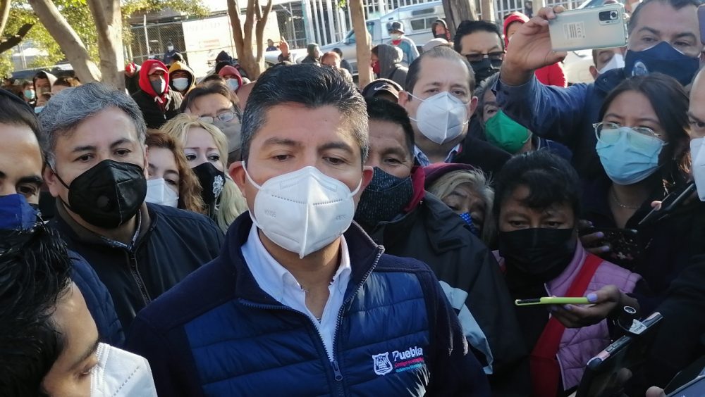 Eduardo justifica sueldos para funcionarios de su gabinete