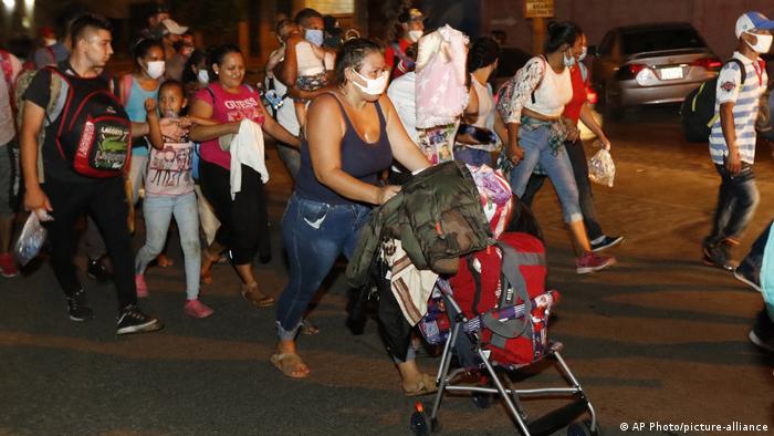 Por: Cortesía Arranca primera caravana de migrantes del año a EU