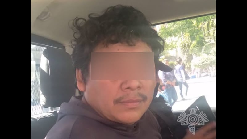 Por: Cortesía Policía detiene a Abel N. en Pahuatlán, transportaba 920 litros de gasolina ilegal en una camioneta