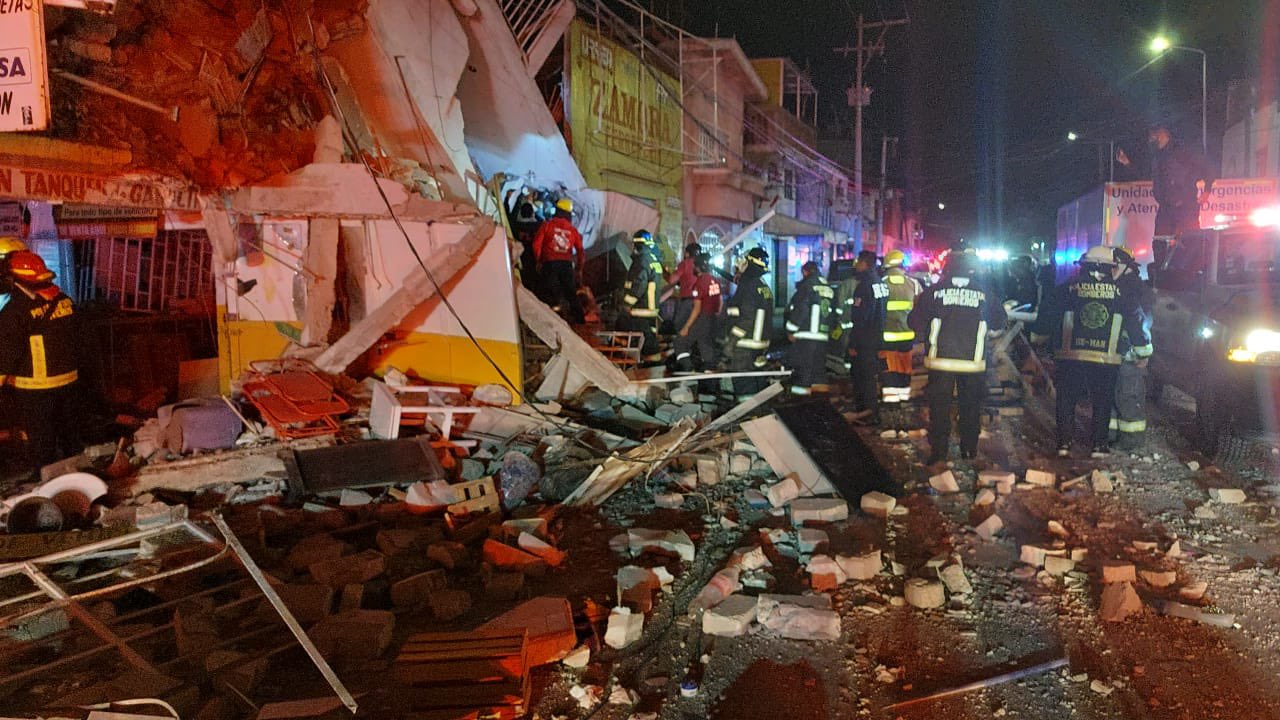 Por: Cortesía Colapso de inmueble por por explosión de gas Puebla deja 15 personas lesionadas y un muerto