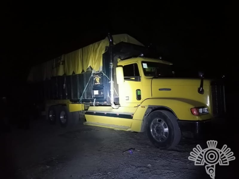 Por: Cortesía Policía recupera camión con mercancía robada en Huixcolotla; estaba cargado con toneladas de tela