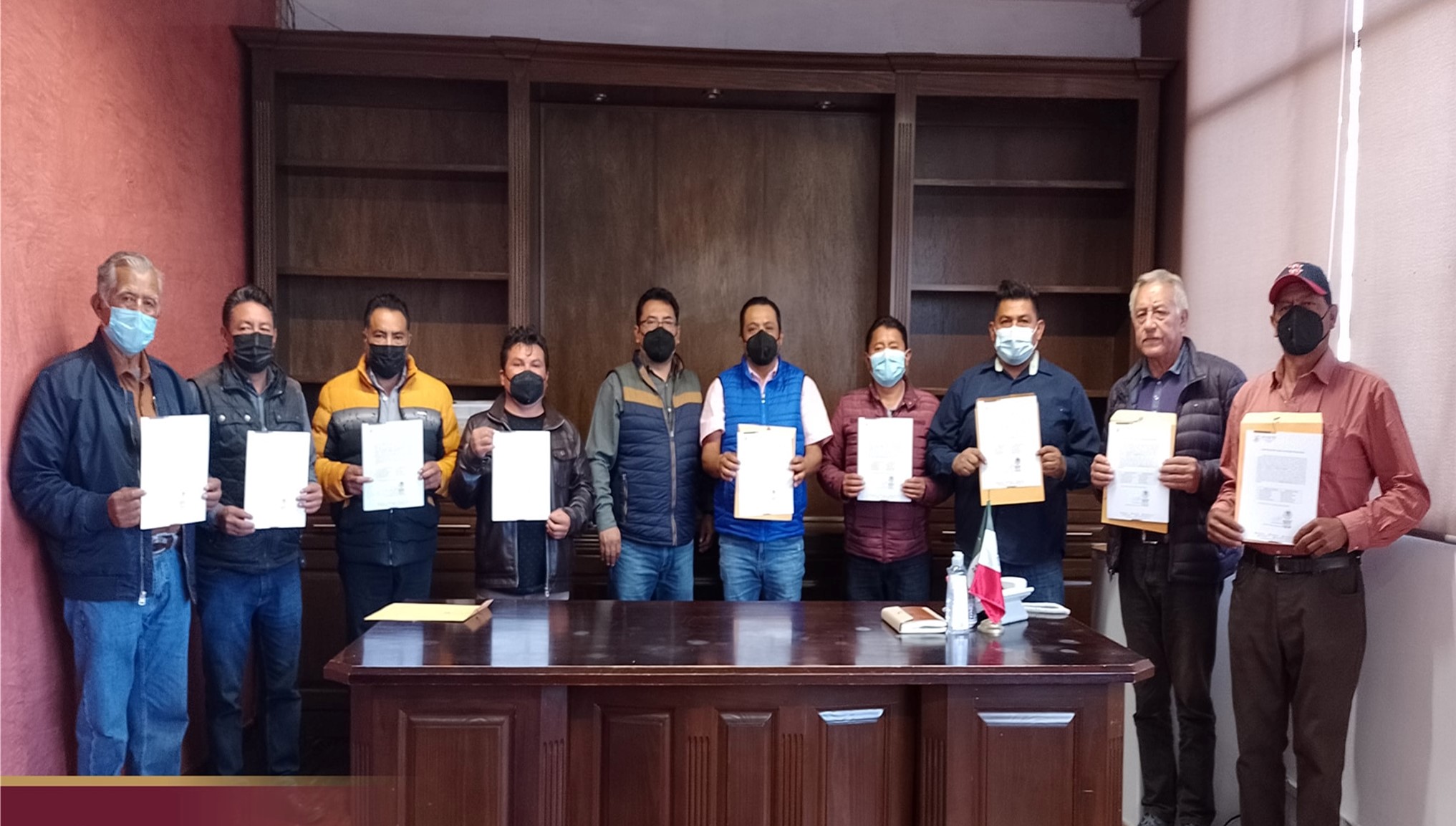 Edil de Acajete entrega constancias de mayoría a presidentes auxiliares electos 