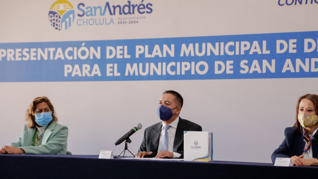 Por: Cortesía Edmundo Tlatehui presentó el Plan Municipal de Desarrollo de San Andrés Cholula
