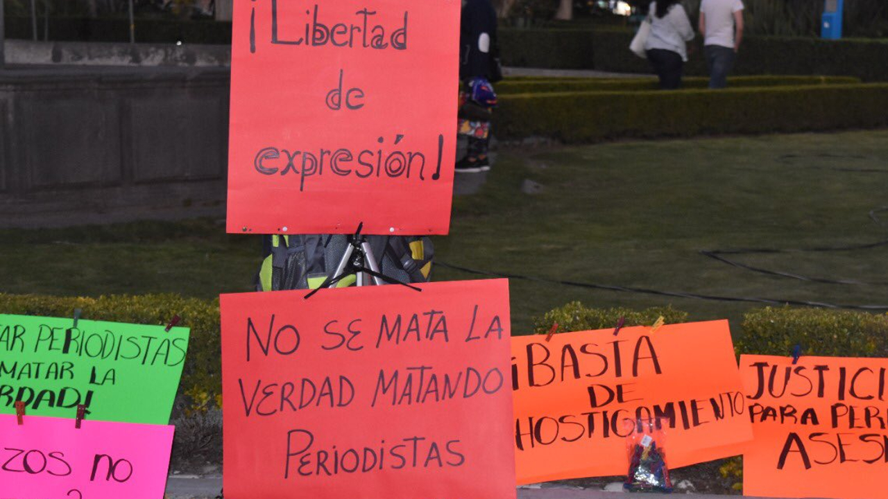 En la Plaza de la Concordia; también hubo manifestaciones por los recientes asesinatos a periodistas