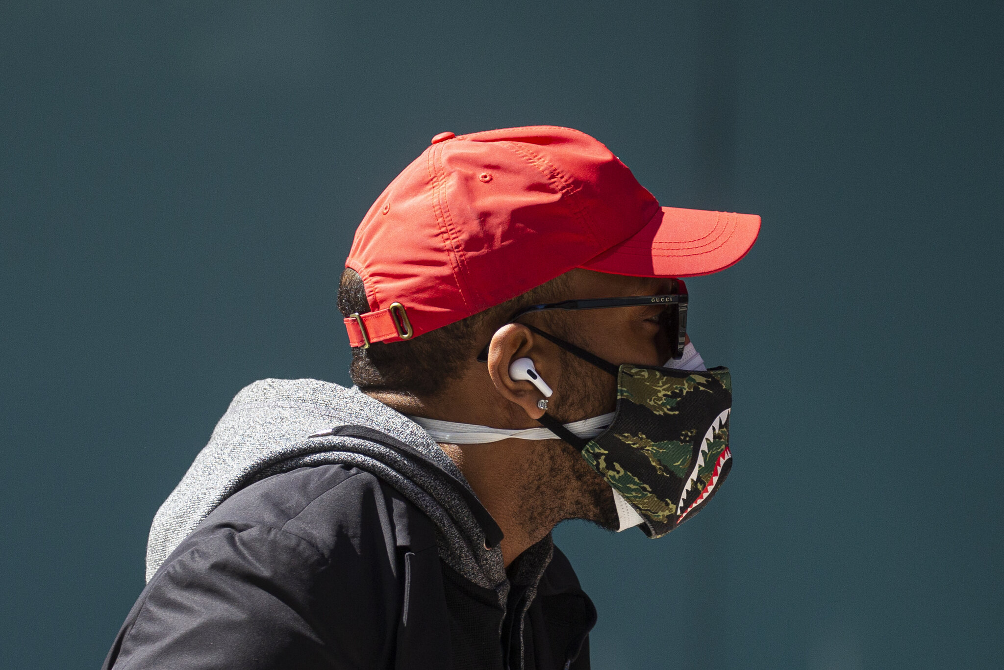 Por: Cortesía Esta es la forma correcta de utilizar doble cubrebocas para aumentar protección contra Covid