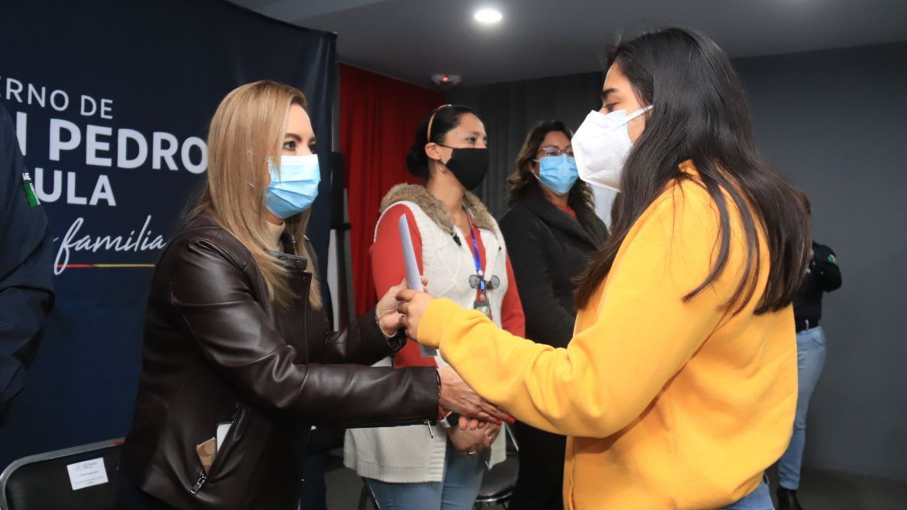 Dirigencia de San Pedro Cholula reconoció a las mujeres participantes del Curso de Manejo “Mujer Segura”