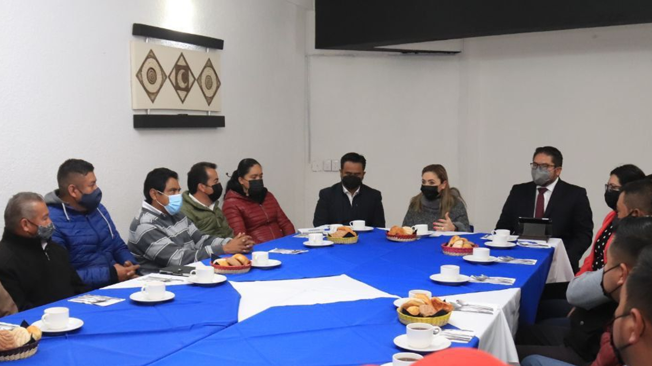 Por: Cortesía Paola Angon se reunió con las autoridades electas de las 13 juntas auxiliares de San Pedro Cholula