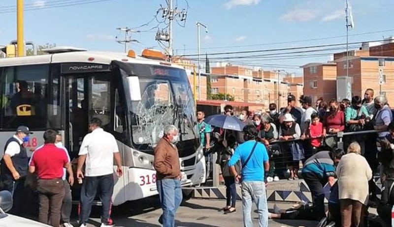 Por: Cortesía Unidad de RUTA línea 2 atropelló a joven que cruzaba; testigos acusan imprudencia del chófer