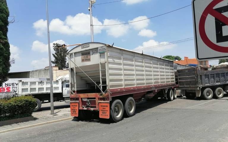 Llama Barbosa a transportistas a denunciar extorsiones de policías de tránsito