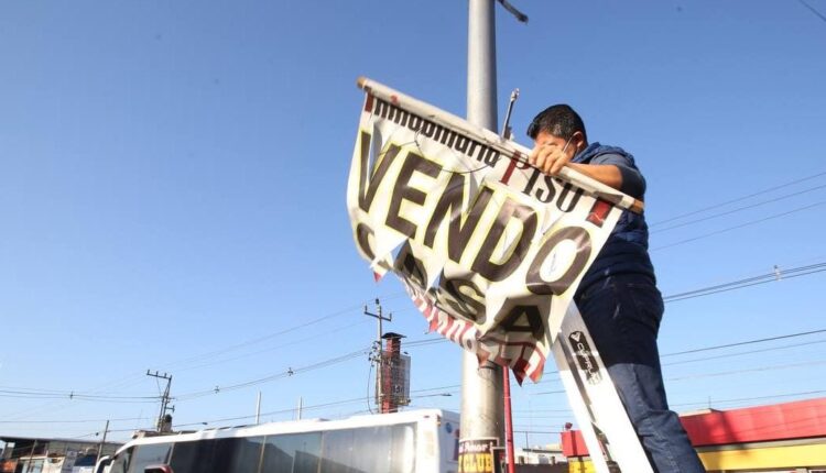 Proponen sanciones de hasta 45 mil pesos a quienes peguen publicidad en mobiliario urbano