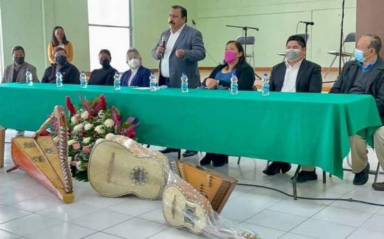 En Atltzayanca buscan rescatar la cultura de los instrumentos musicales tradicionales
