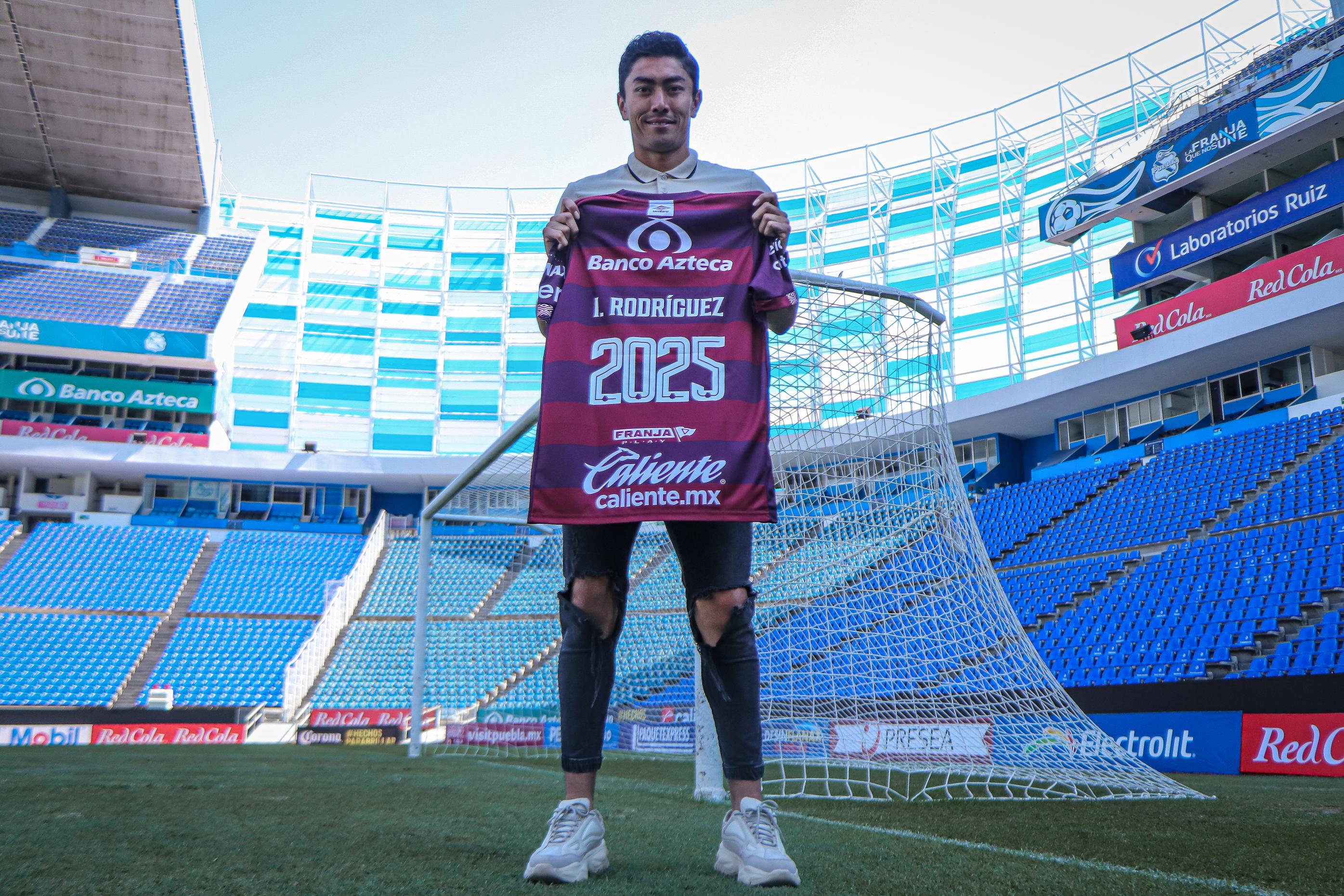 Por: Cortesía Iván 'Araña' Rodríguez renueva hasta el 2025 y entrará en la historia del Puebla