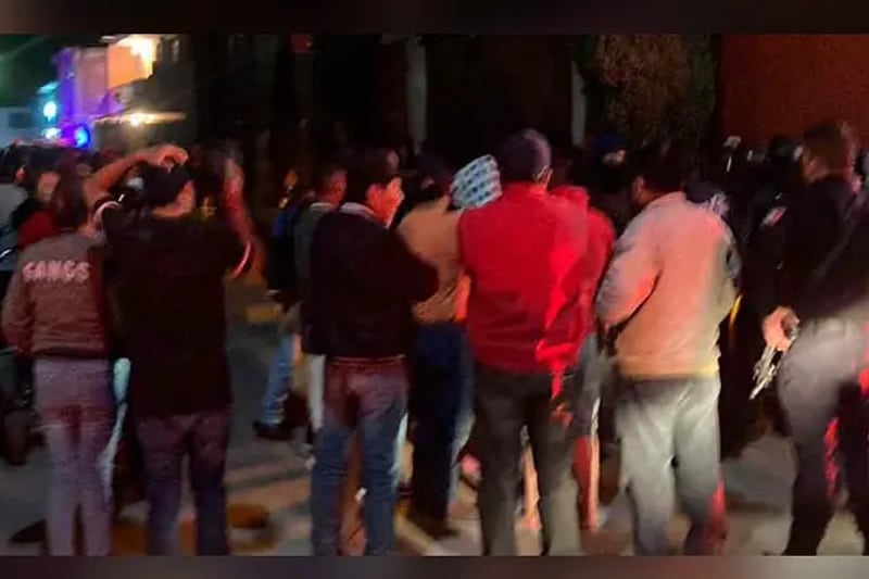 Por: Cortesía Asaltan a hombre que pretendía comprar un auto en Texmelucan; vecinos amenazan con linchar a ladrones