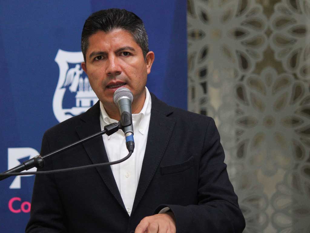 Eduardo Rivera minimiza criticas de Claudia Rivera 