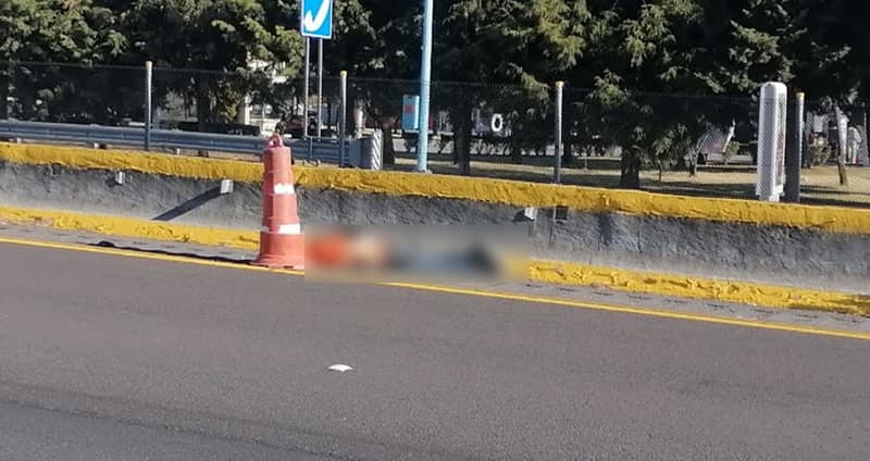 Por: Cortesía Hombre es fallece al ser atropellado al intentar cruzar la México-Puebla en Tlalancaleca