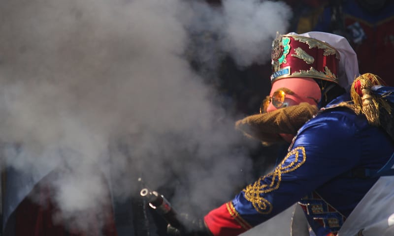 Por: Cortesía Cañón explota en la mano de un joven durante el carnaval de Huejotzingo; se reporta estable (Video)