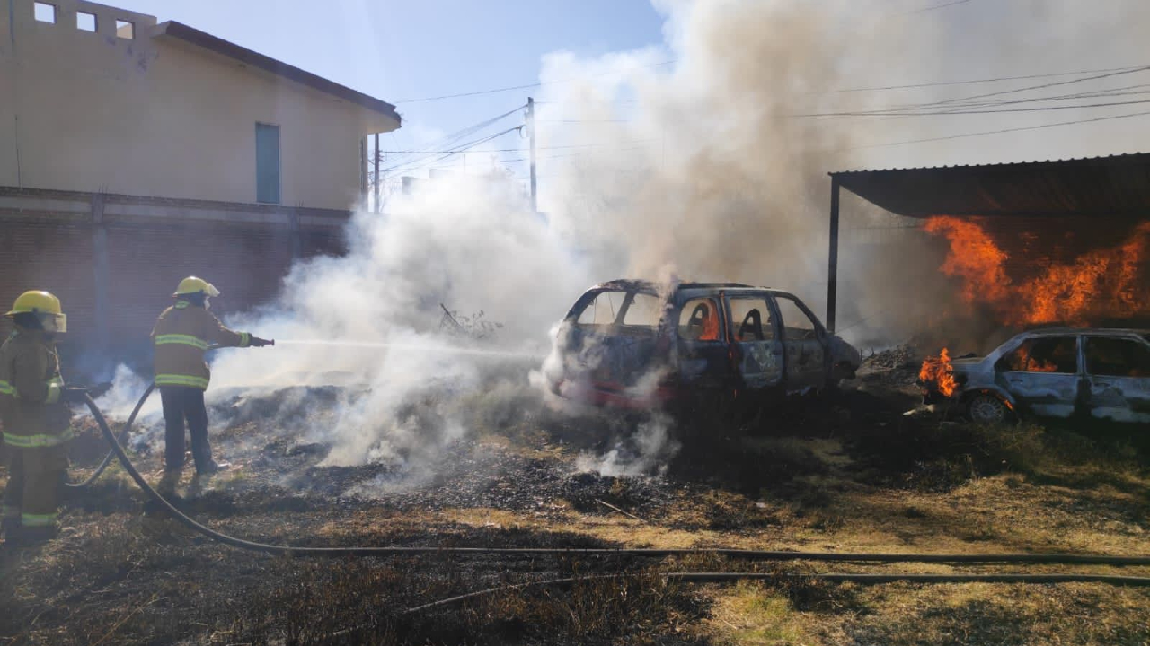 Por: Cortesía Bomberos lograron controlar y sofocar incendio en un terreno de San pedro Cholula