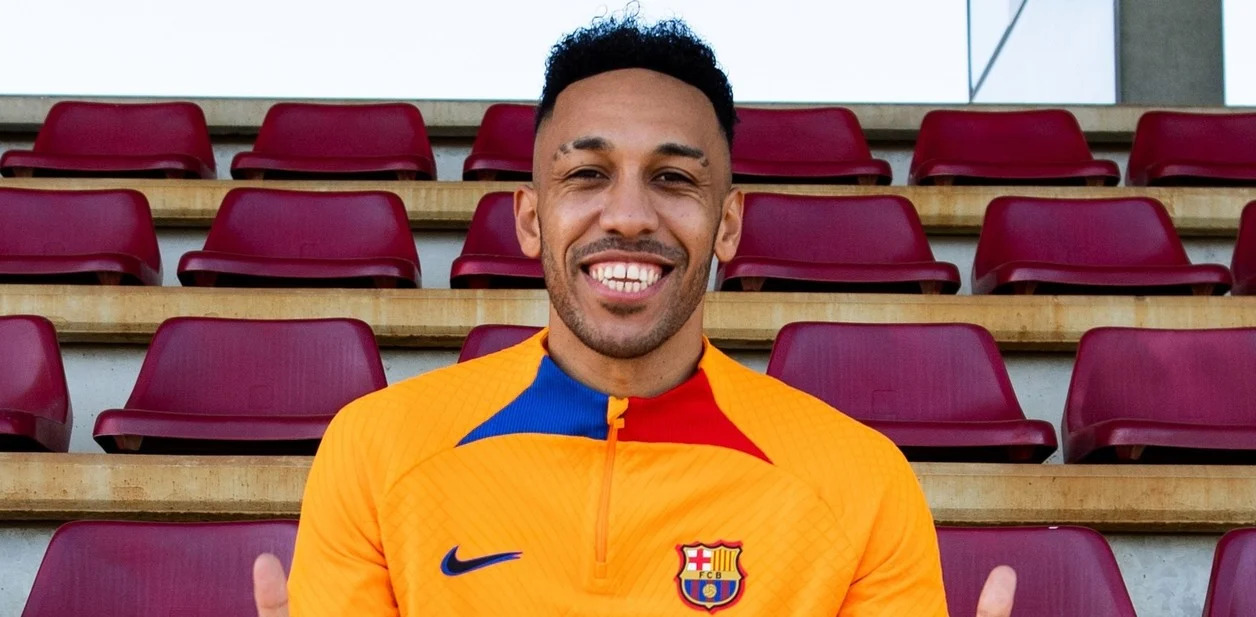 Por: Cortesía Aubameyang, el nuevo refuerzo del Barcelona que corrieron de su selección por fiestero
