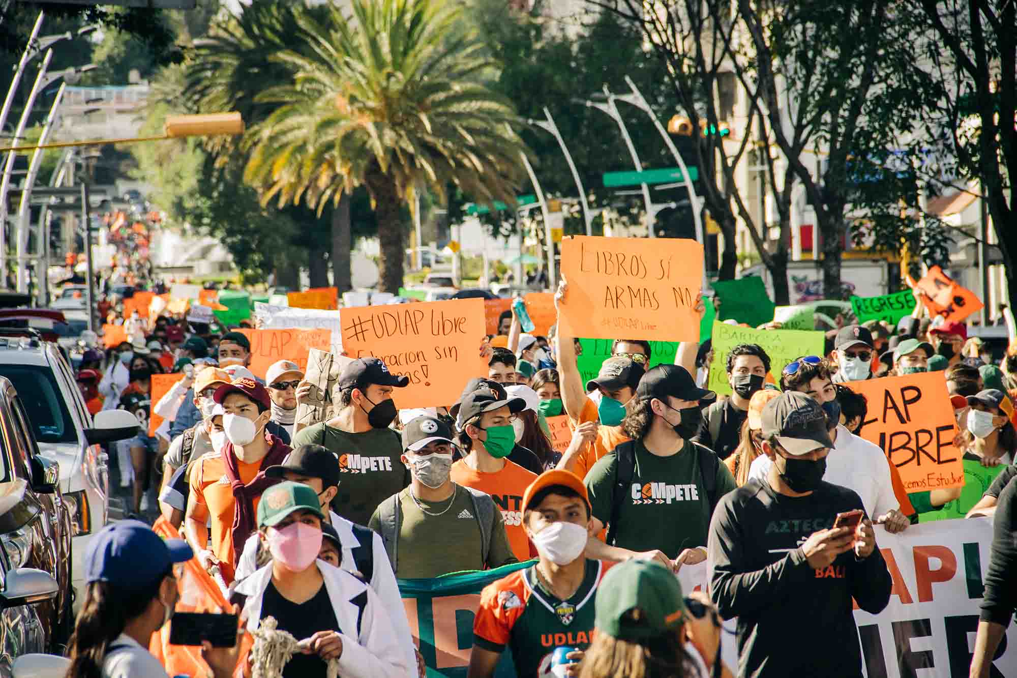 Foto: Alex Muñoz Al grito de “Fuera Barbosa” estudiantes de la UDLAP exigen apertura de su campus