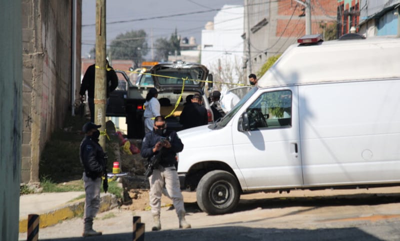 Por: Cortesía Localizan cadáver encajuelado en Momoxpan; el cuerpo estaba atado y cubierto con una cobija