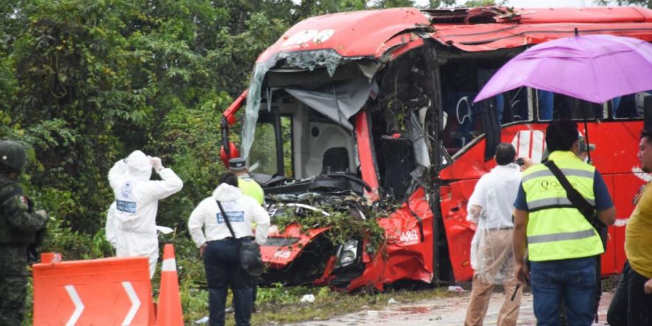 Por: Cortesía Identifican a 4 de las 8 personas fallecidas por volcadura de en la carretera Mérida-Cancún