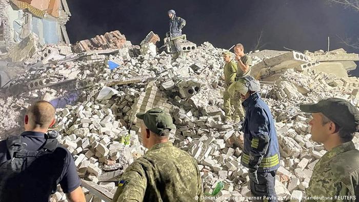 Por: Cortesía Reportan en Donetsk, Ucrania, al menos otros 15 muertos por bombardeos rusos contra edificios residenciales