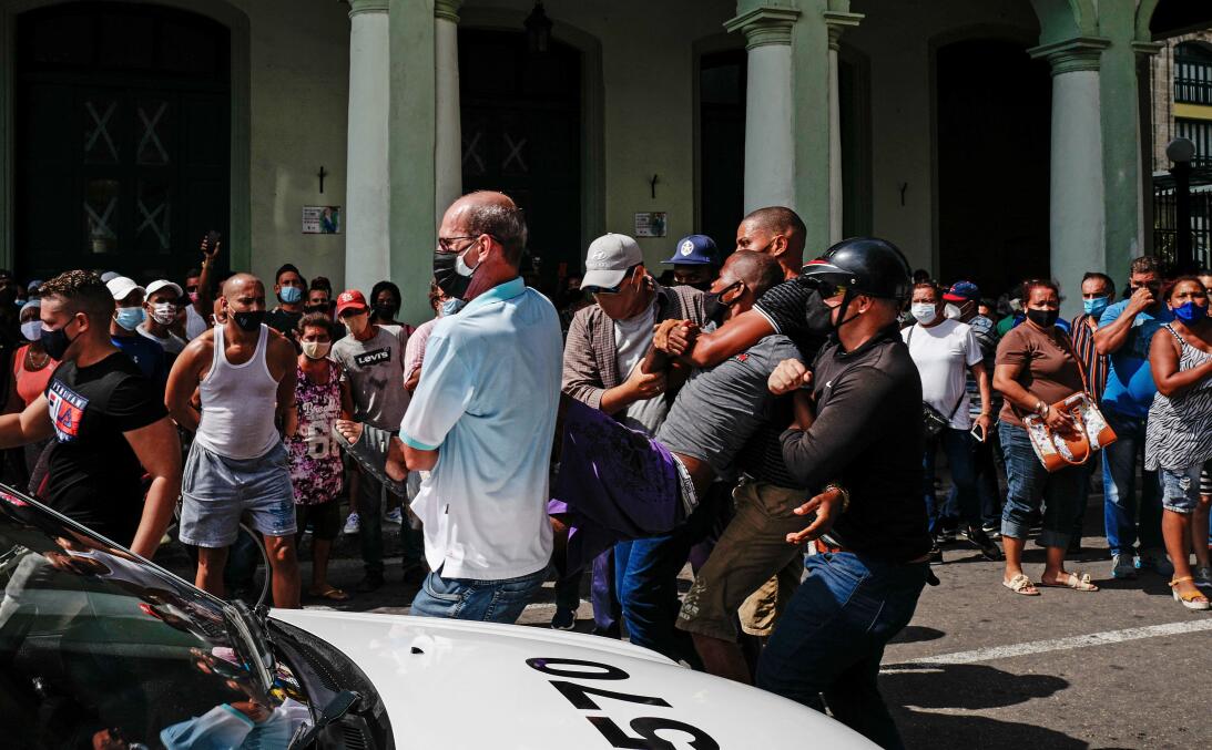 Por: Cortesía A un año de las masivas protestas del 11J en Cuba, aún 701 personas siguen tras las rejas
