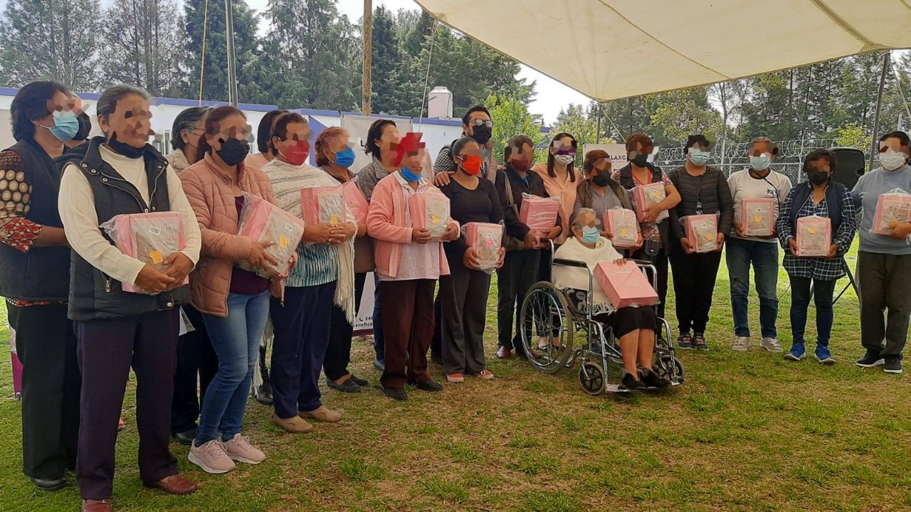 Por: Cortesía Mujeres afectadas por cáncer de mama reciben prótesis gratuita: APBPET