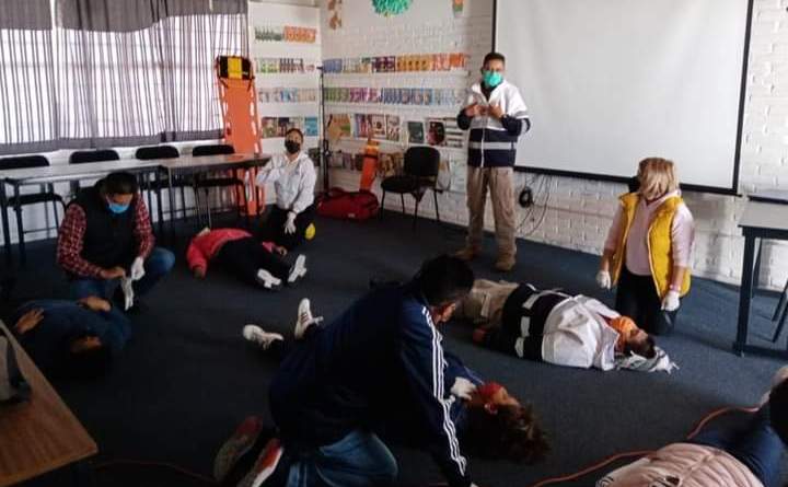 Protección Civil Amaxac imparte curso de primer respondiente a docentes