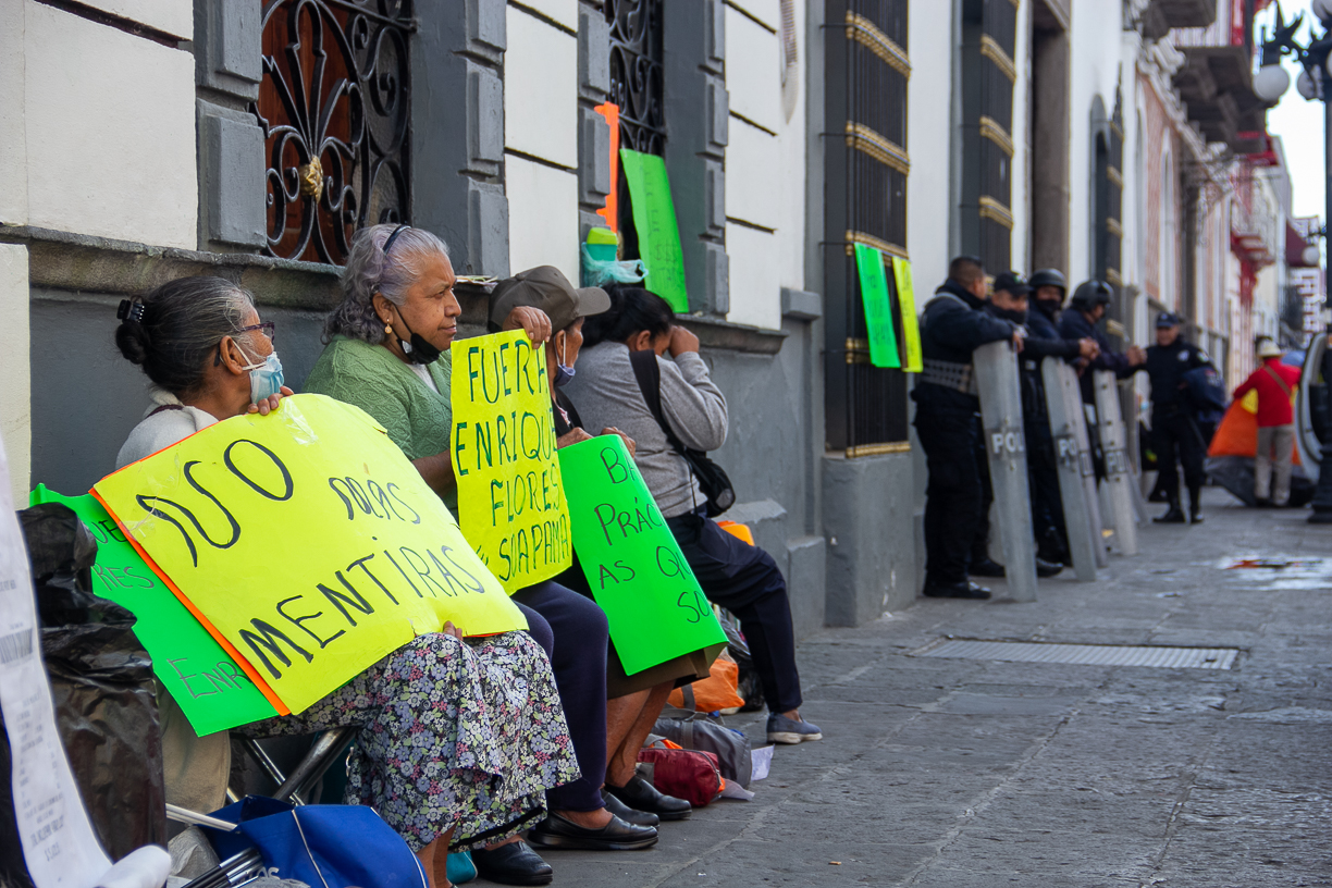 Foto: Alex Muñoz Colectivos se manifiestan contra incremento a las tarifas del agua potable