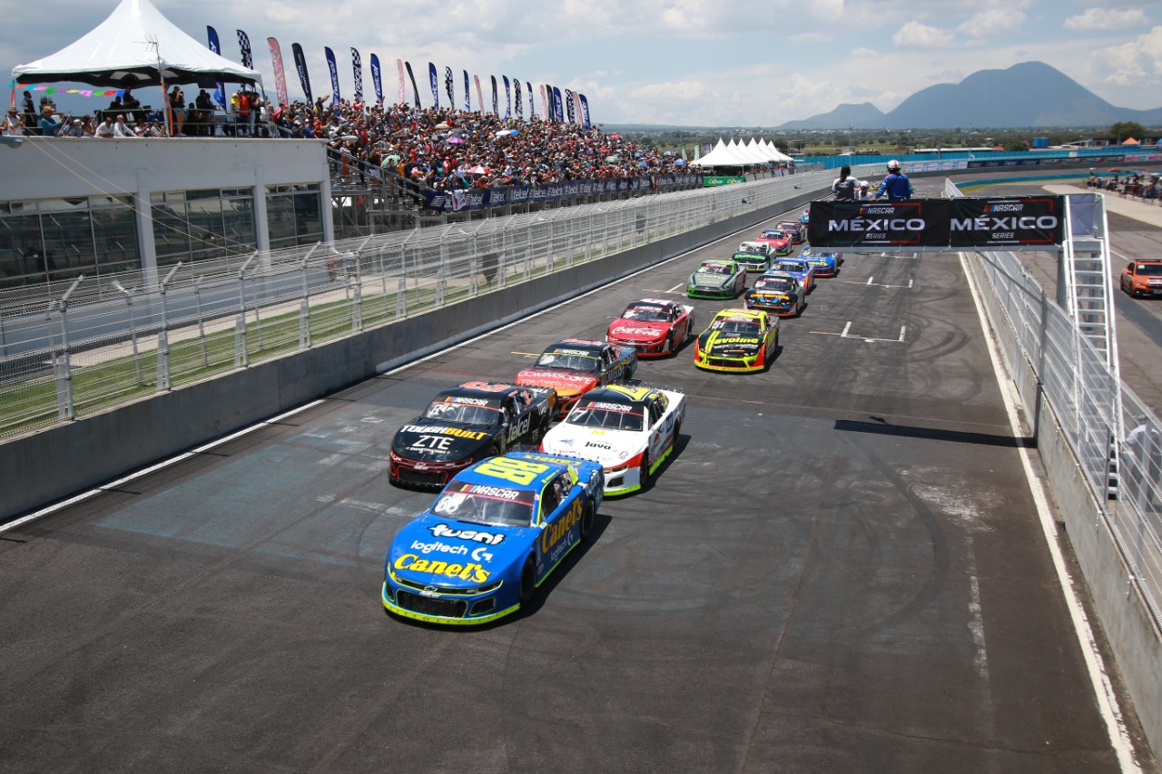 Por: Cortesía Xavi Razo se llevó el triunfo en la fecha de Nascar en Puebla