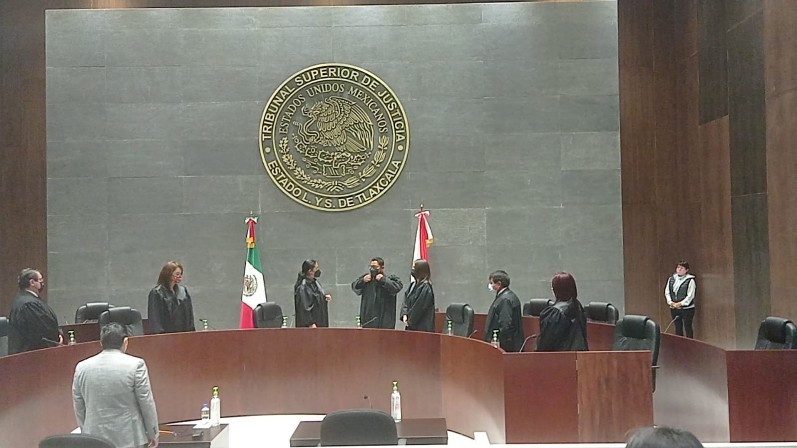 Por: Cortesía Acomodan a Enrique Acoltzi como magistrado del TSJE