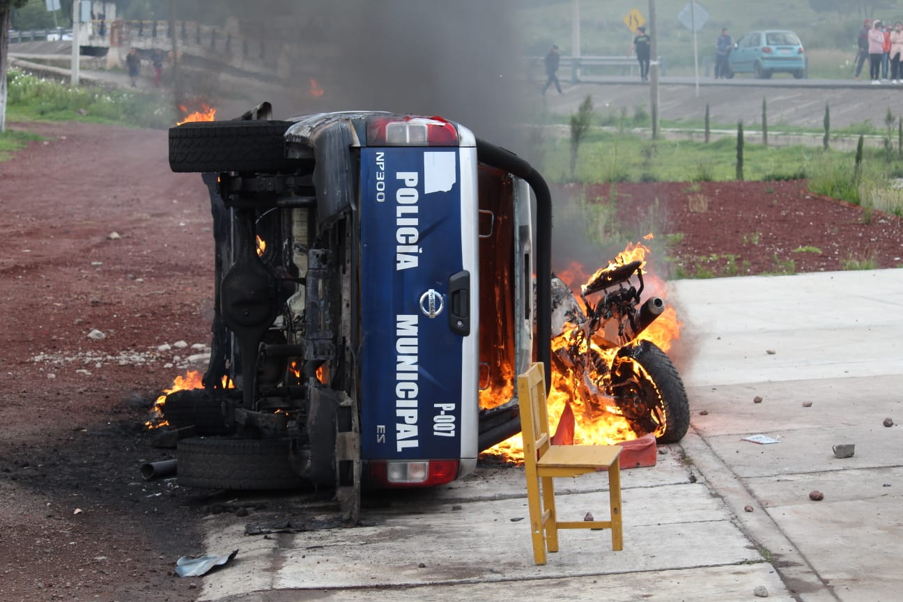 Arde Xaltocan ante muerte de hombre en comisaría