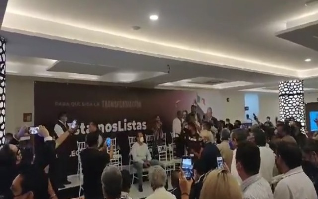 Por: Cortesía Personas con desempeños porriles y marginales iniciaron agresiones contra diputados en evento de Morena: Barbosa