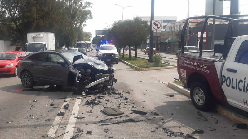 Por: Cortesía "Testigos afirman que no respetaron el semáforo": Patrulla provoca aparatoso accidente en la 11 Sur