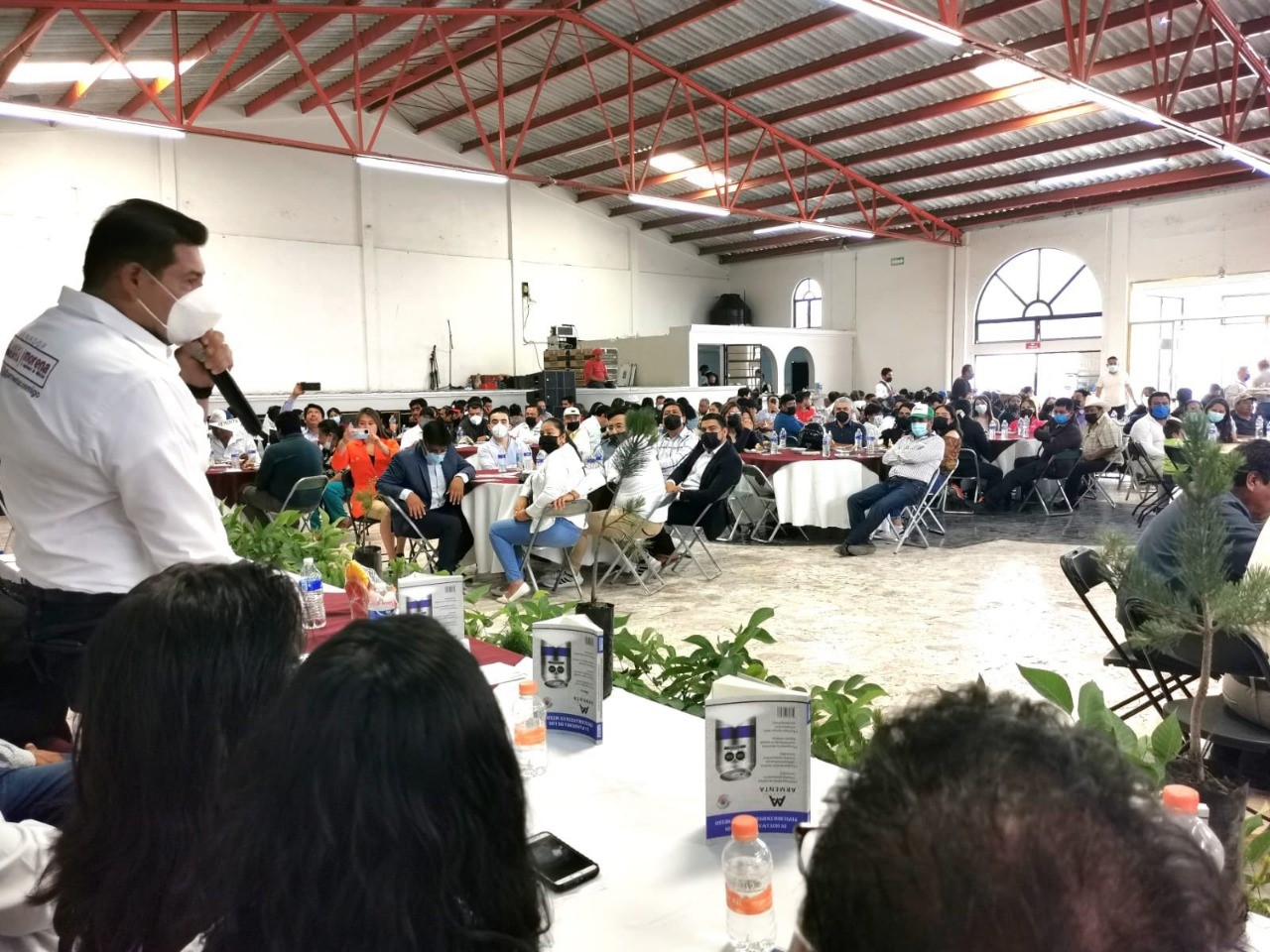 Por: Cortesía Armenta Mier se reúne con tepeaquenses para tratar el fortalecimiento de la economía interna