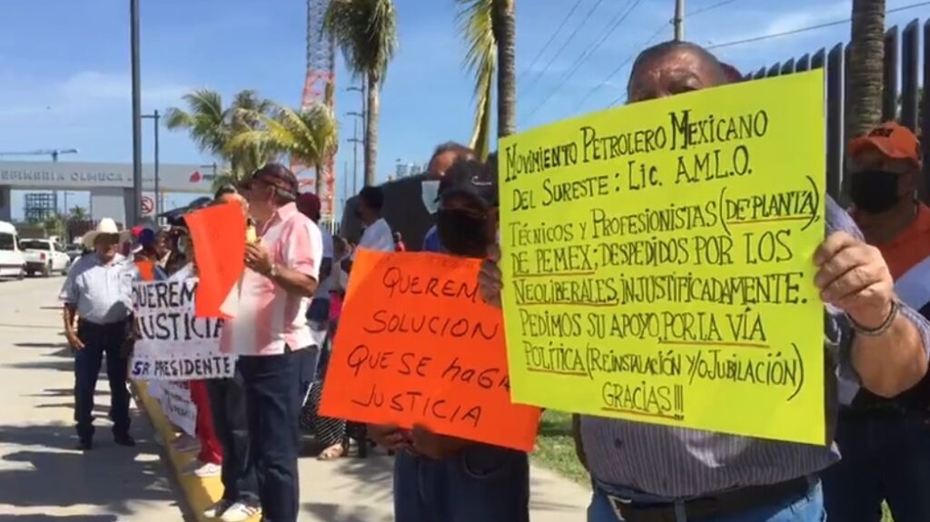 Por: Cortesía Previo a inauguración de Dos Bocas e informe de AMLO maestros y pobladores se manifestaron a las afueras