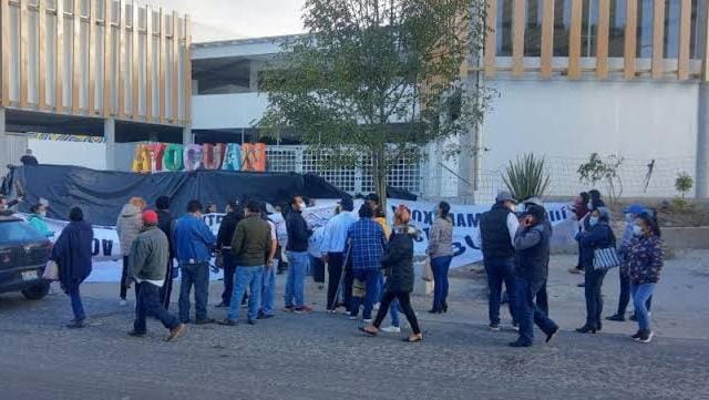 Ex alcaldesa de Tecamachalco repartió a sus allegados, locales del mercado Ayocuan con disparidad de precios