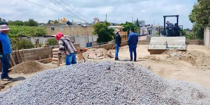 Alcalde de Tetlanohcan supervisa obras públicas