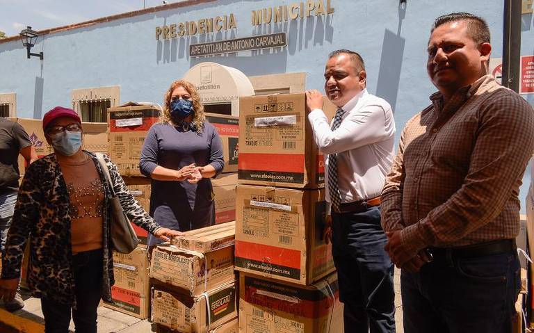 Por: Cortesía Ángelo Gutiérrez realiza la entrega de calentadores solares a familias de Apetatitlán