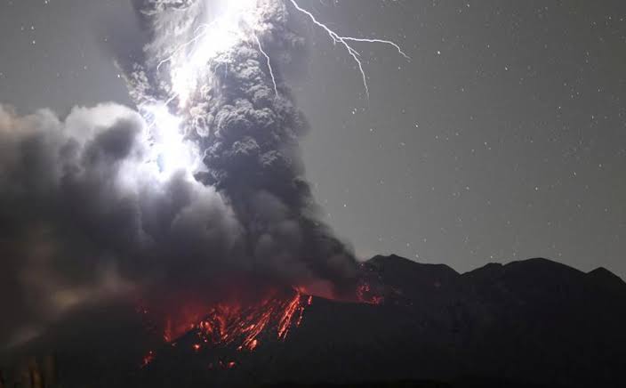 Por: Cortesía Volcán Sakurajima en Japón ha entrado en erupción, emiten máxima alerta